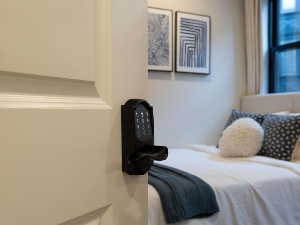 Double Room with Shared Bathroom interior